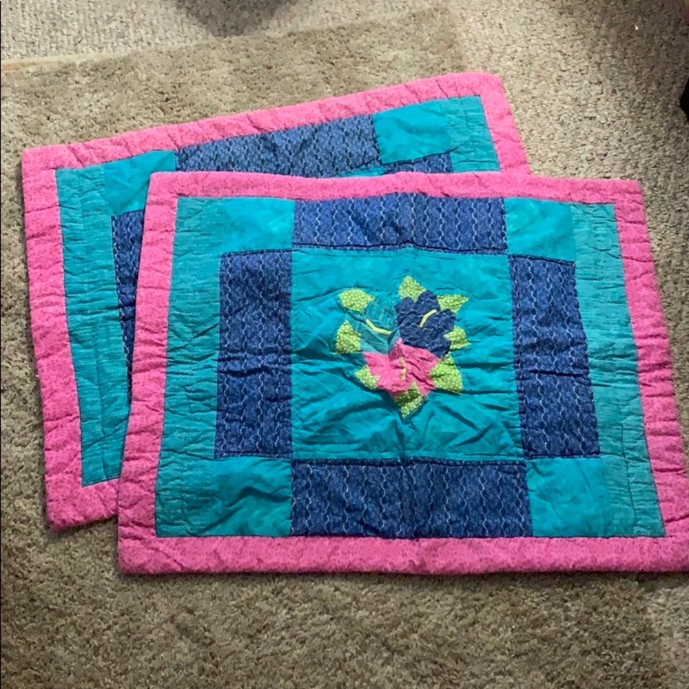 ESTATE Item set of pillow cases pre owned 20 x 26